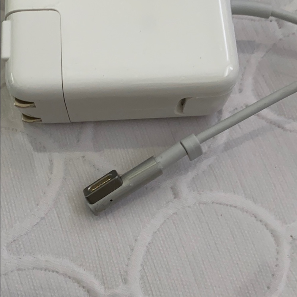 MacBook Pro replacement AC Adapter 60 W - Picture 2 of 3